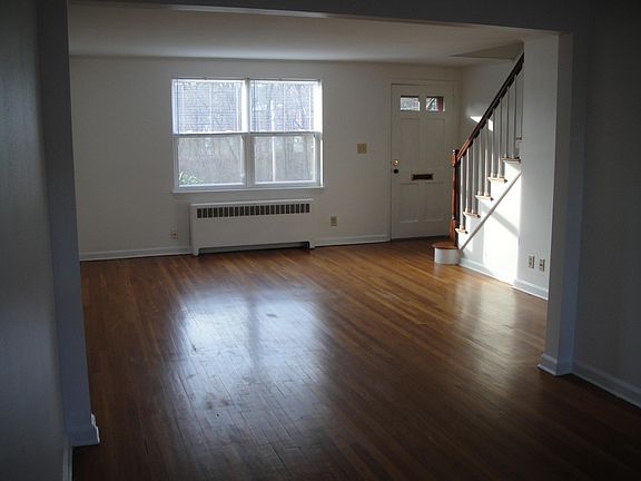 Living Room/Dining Area