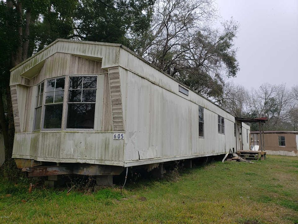 1st image of 605 Laran St