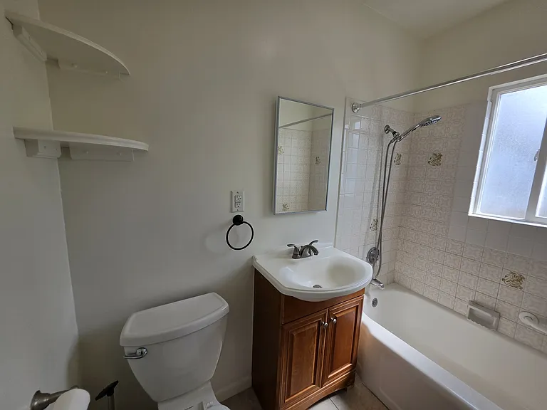 1232 N Screenland Dr — Photo 8