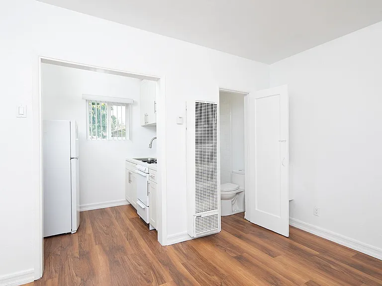 1414 Roosevelt Ave — Photo 11