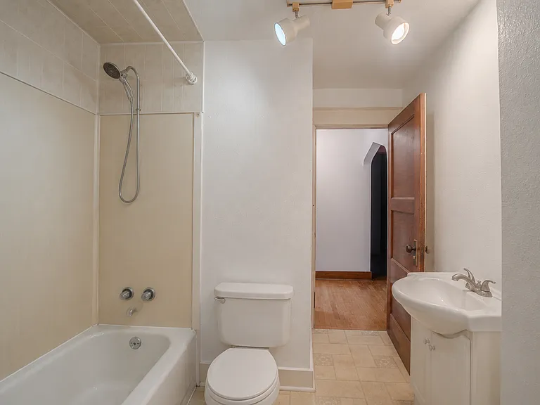 728 N Territorial Rd — Photo 9