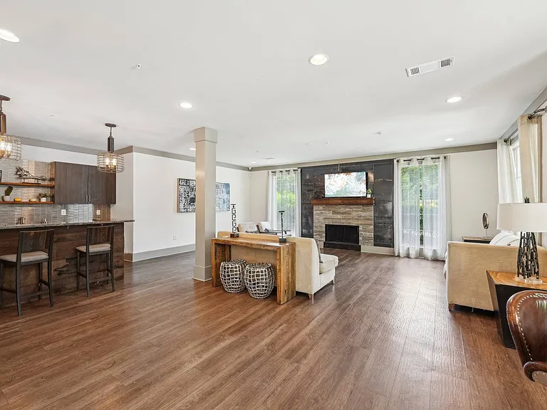 Wesley St. James Apartments at Sandy Springs — Photo 41