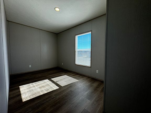 5th image of 700 E 6th St #132