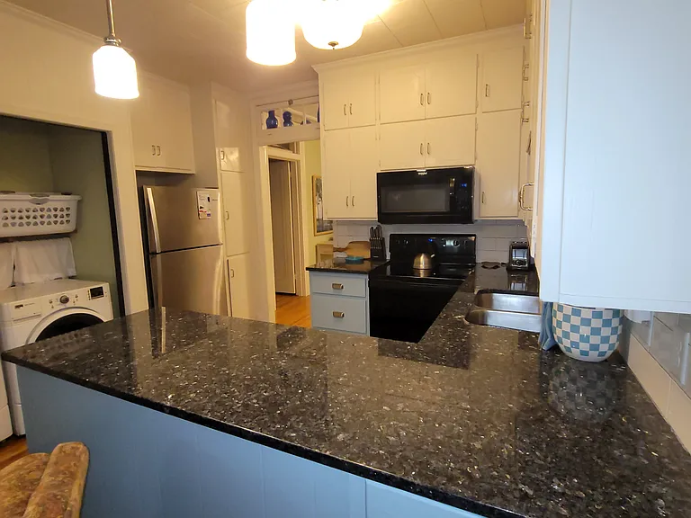 1928 Winona Ave — Photo 13