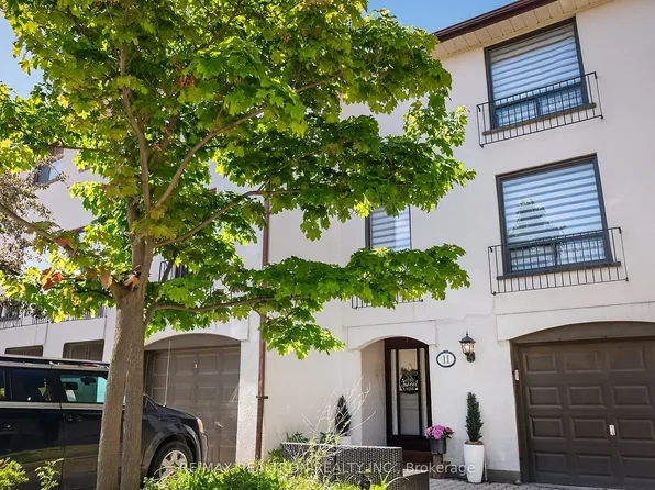 7077 Estoril Rd Unit 11, Mississauga, ON L5N 1N3
