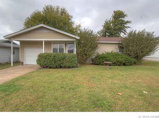 111 W 32nd St S, Sand Springs, OK 74063