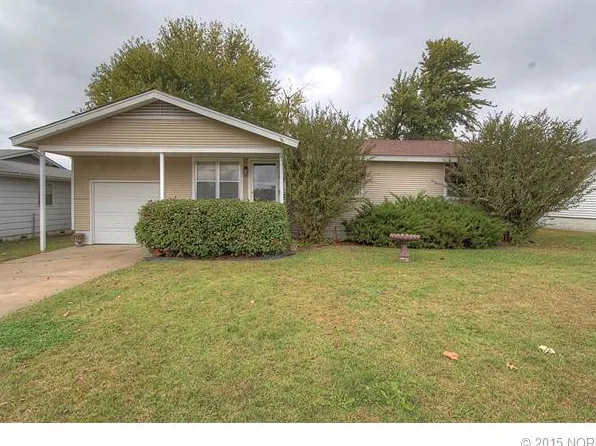 111 W 32nd St S, Sand Springs, OK 74063