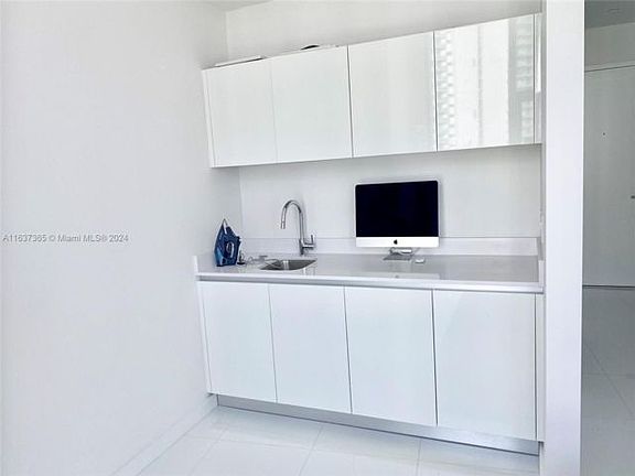 4th image of 851 NE 1st Ave Unit 4201