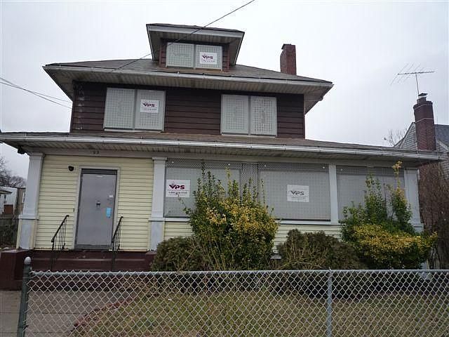 1st image of 52 Gladys Ave