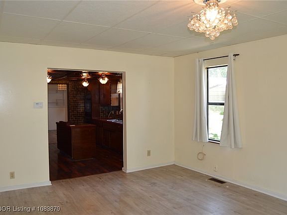 3rd image of 211 N Missouri Ave
