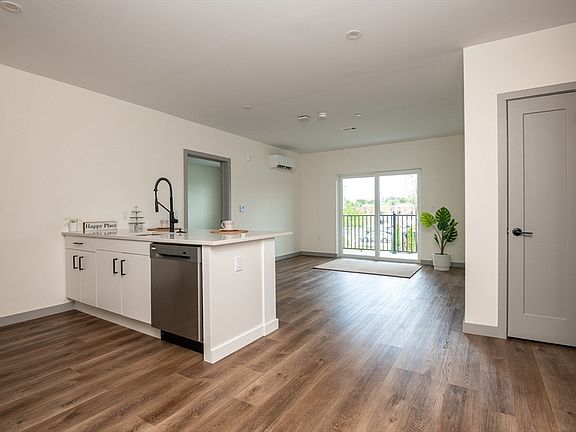 4th image of 203 Lowell St #106