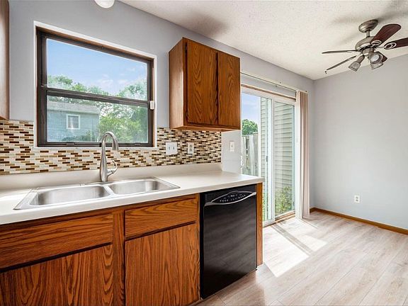 5th image of 885 Noddymill Ln E