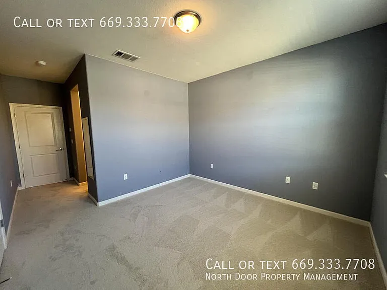 2762 Ferrara Cir — Photo 32