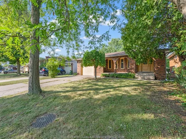 3003 Regis Ave, Windsor, ON N8R 1T7