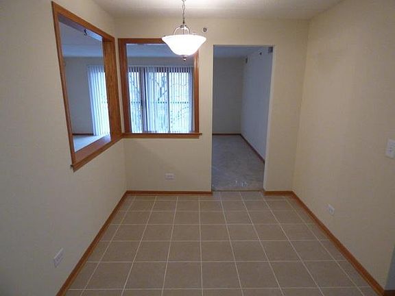 4th image of 7120 N Milwaukee Ave APT 202