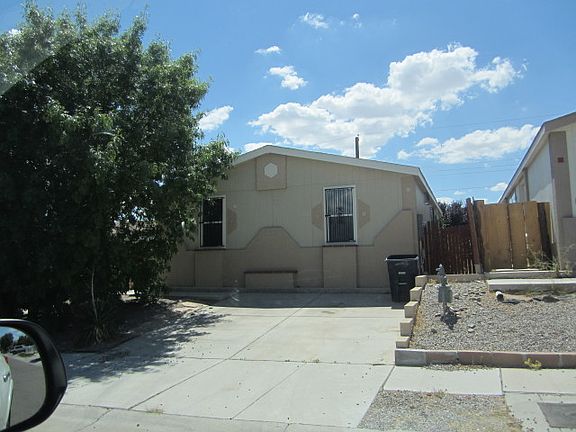 5th image of 105 Westcourt Pl NW