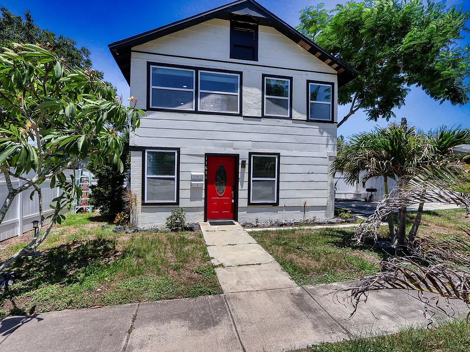 116 1/2 44th St S #A