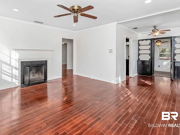 2nd image of 375 Hillwood Cir E