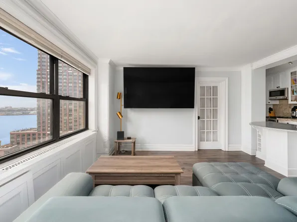 205 West End Avenue image 2 of 6