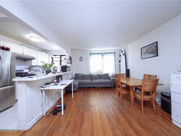 2705 Kings Highway image 4 of 17