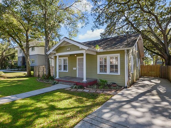 3rd image of 408 W Amelia Ave