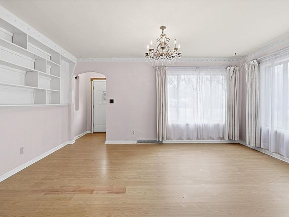 4th image of 335 N 400 W