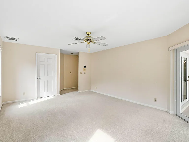 4720 NW 28th Ave — Photo 36