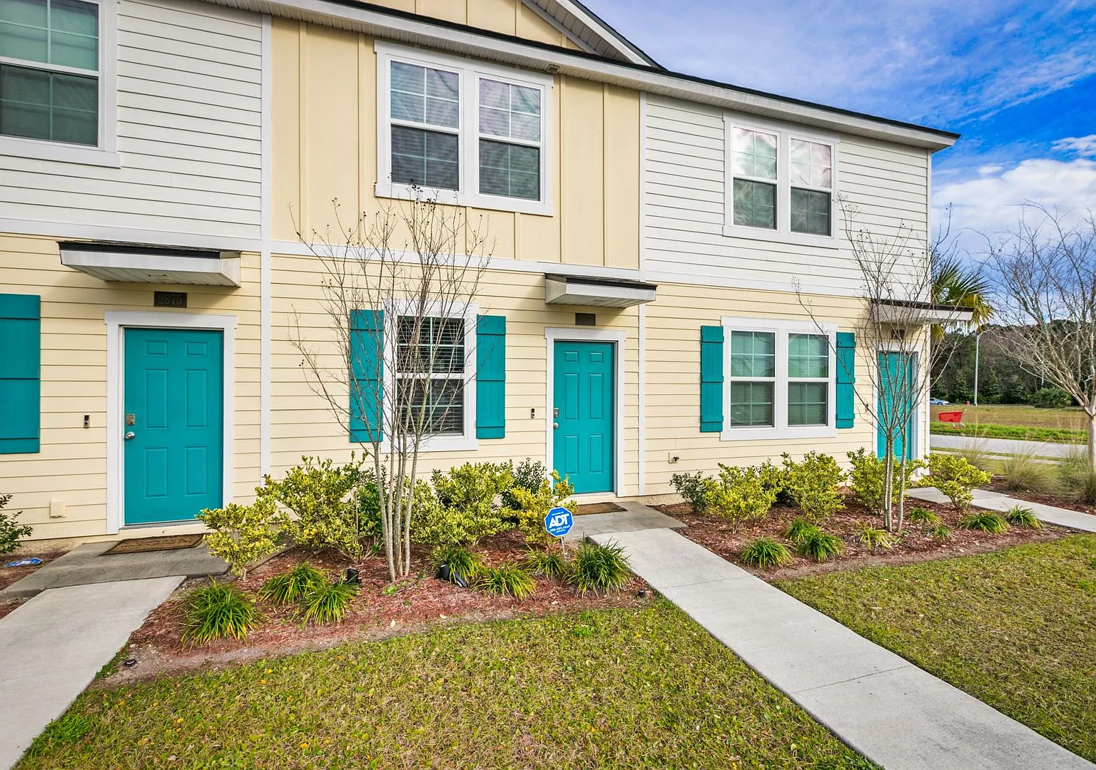 2-Bedroom Townhome for Rent with Private En-Suite Baths & Screened Porch — Photo 2