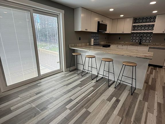 5th image of 332 Carsley Road