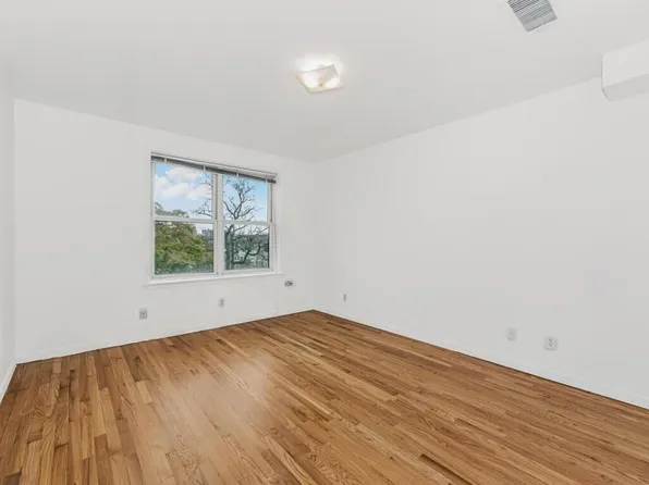 3251 Riverdale Avenue image 9 of 19