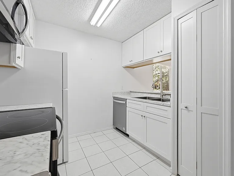 2210 Marsh Point Rd #2210 — Photo 8