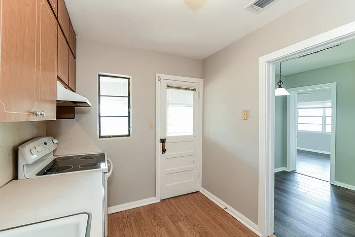 402 Ariana Ave — Photo 7
