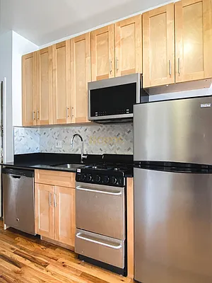 Rented by City Connections Realty | media 4