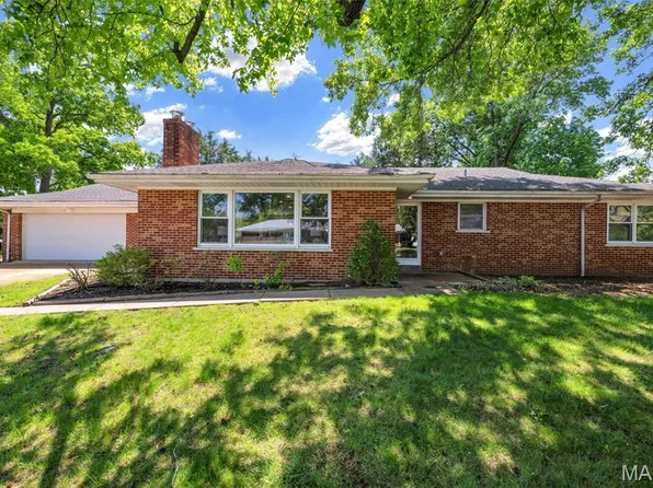 1401 Norman Pl, Saint Louis, MO 63122