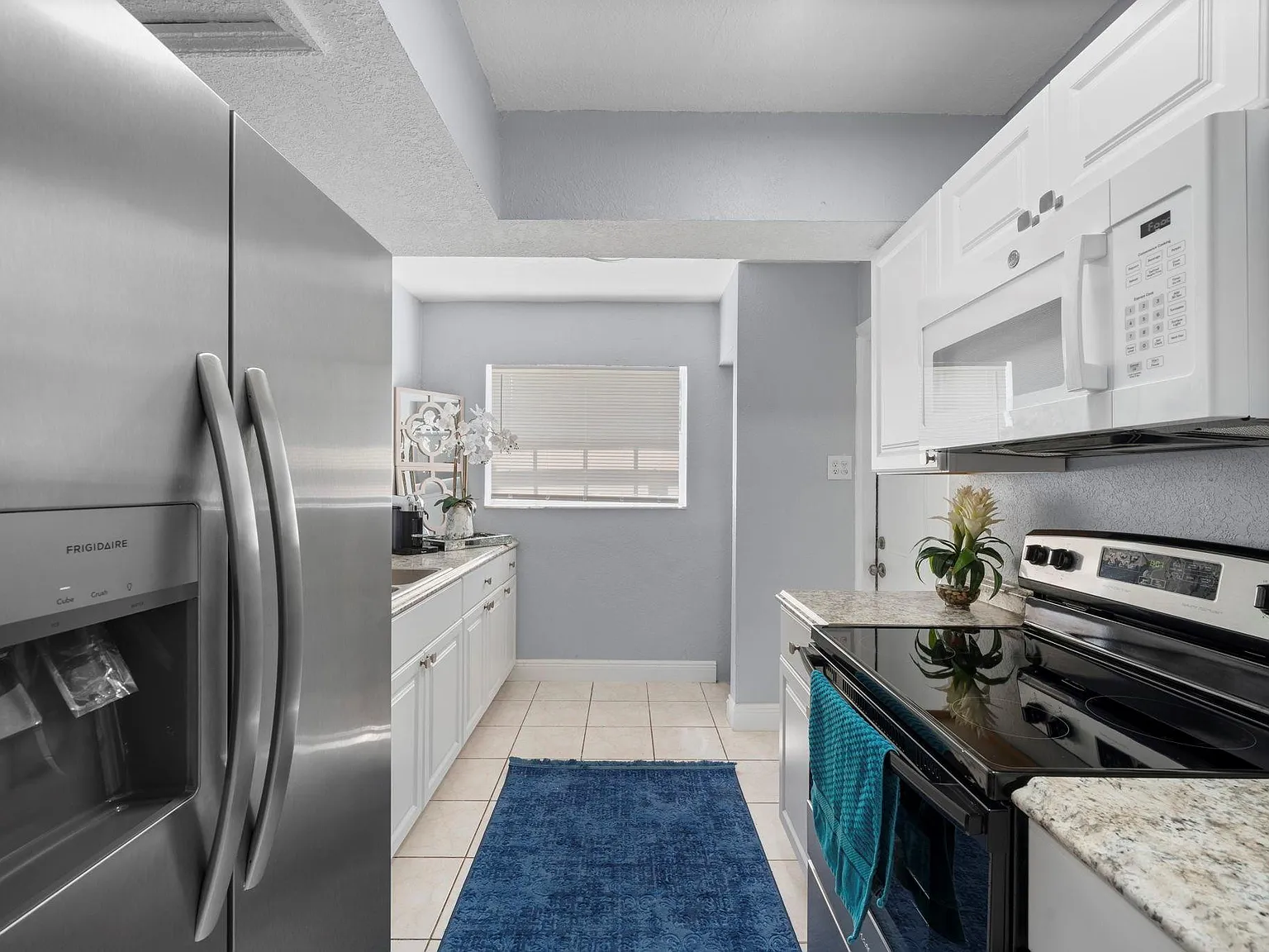 3 bed, 2.0 bath, 1260 sqft, $3,500 — Photo 4