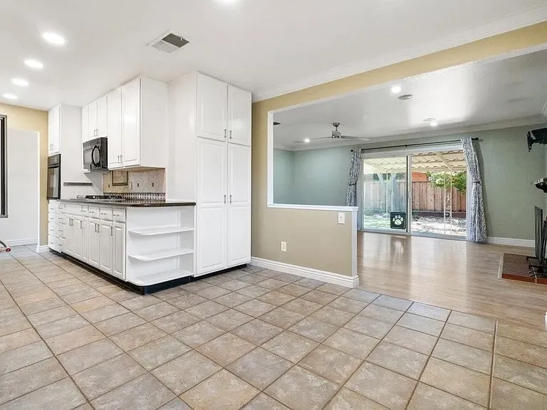 4026 Denver St — Photo 3