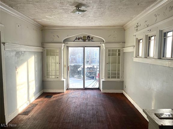 4th image of 9208 Kempton Ave