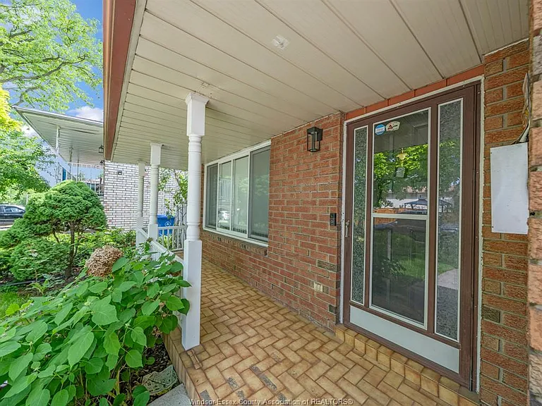 2823 Garvey Cres — Photo 5