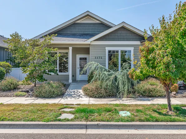 1175 Boulder Ridge St, Central Pt, OR 97502