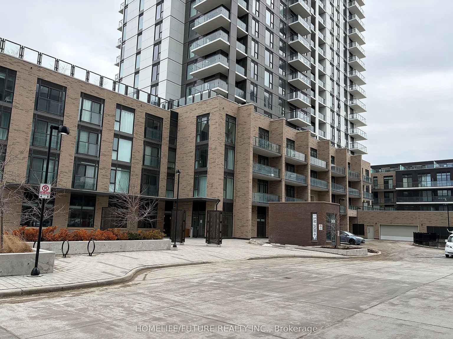 The Young Condos At City Centre — Photo 1