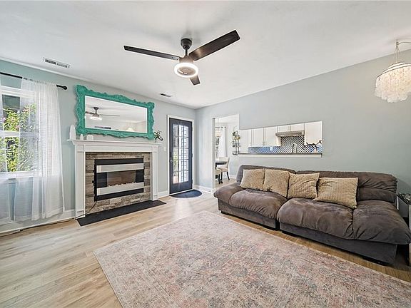2nd image of 1094 Valencia Ct