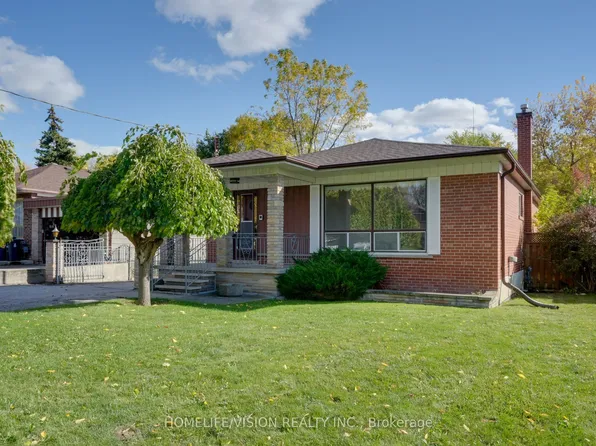 239 Epsom Downs Dr, Toronto, ON M3M 1T3