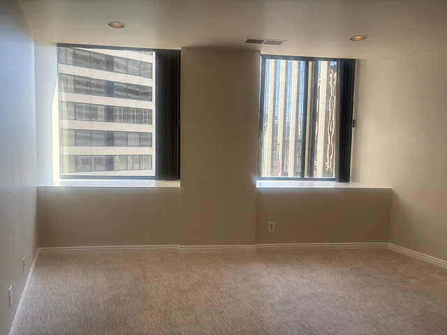 48 W Broadway — Photo 7