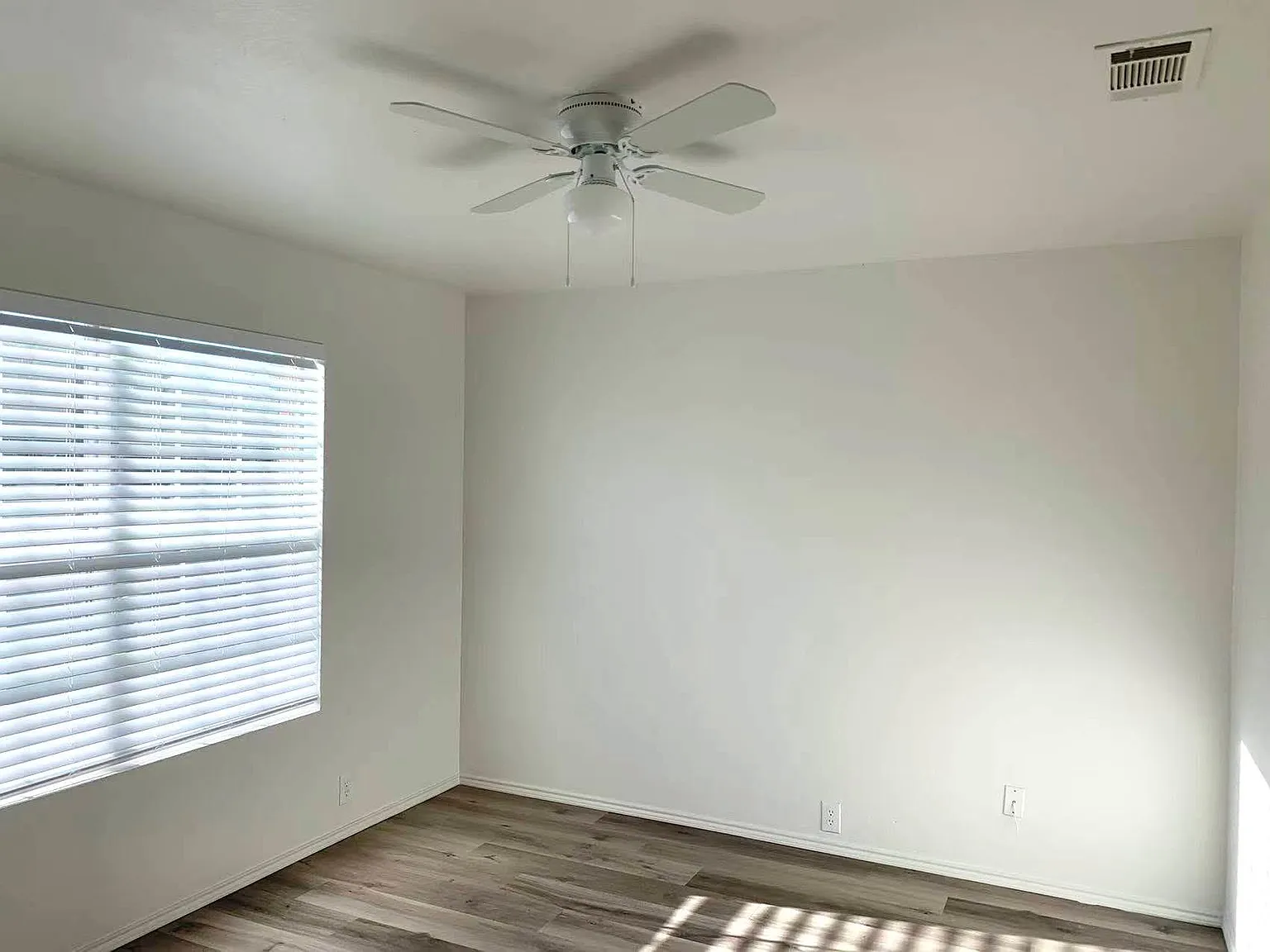 3 bed, 1944 sqft, $1,950 — Photo 2
