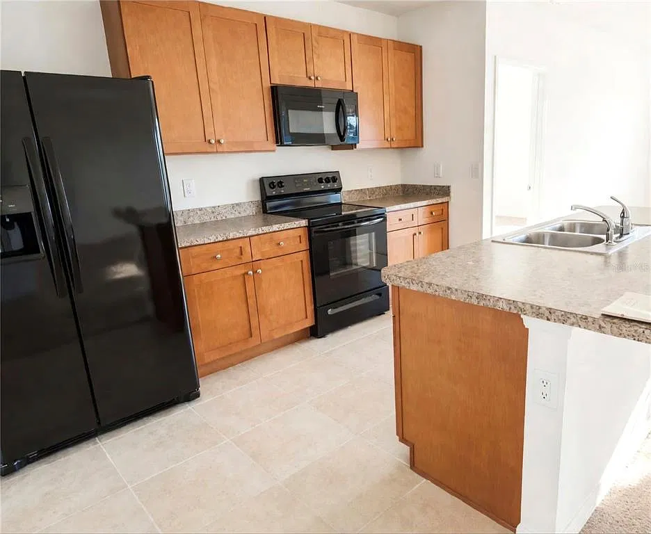 3 bed, 2.0 bath, 1639 sqft, $1,850 — Photo 4