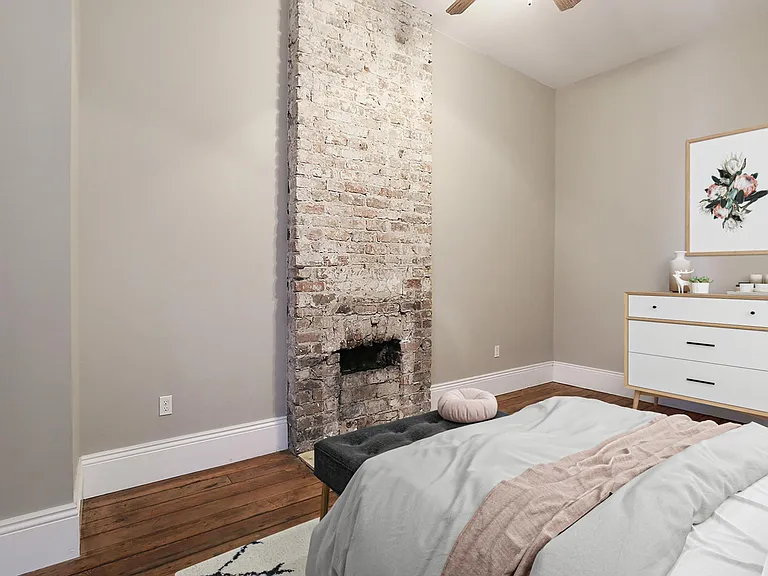 upstairs middle bedroom