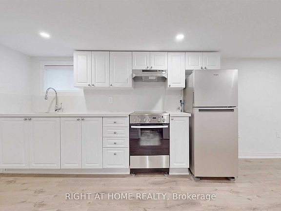 5th image of 8 Airley Cres #Basement