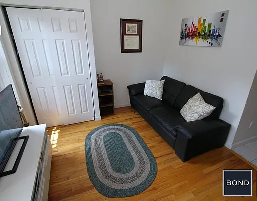 Rented by Bond New York | media 23