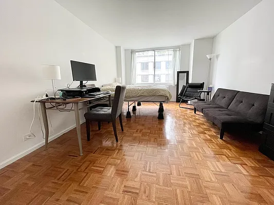 Rented by Tabak Real Estate | media 10