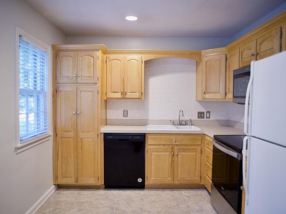 3rd image of 4612 W 61st St